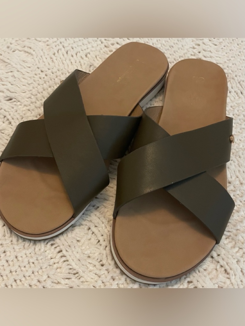 Catherine Malandrino Olive Cross-Strap Slide Sandals - Women size 7.5